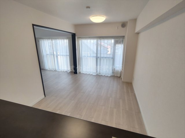 【居間・リビング】 | ストークマンション川越 | 開放感があり日当たり良好です