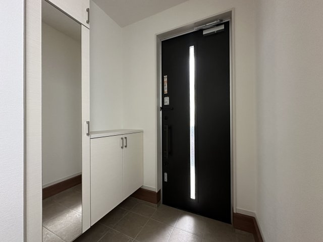 明石市大久保町八木新築戸建２号棟　の玄関