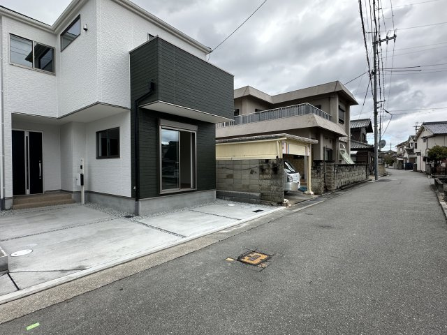 明石市大久保町八木新築戸建２号棟　の前面道路含む現地写真
