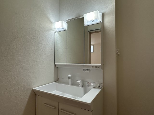 明石市大久保町八木新築戸建１号棟の独立洗面台