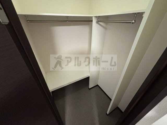 レオネクストリバーサイド柏原の収納