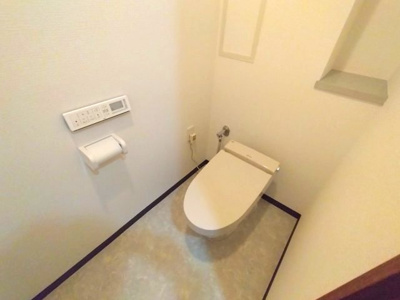 【トイレ】 | シンフォニアみなみが丘イーストコート　B棟 | 白を基調とした内装はいつでも明るく清潔な印象。ゲストにも気持ちよく使っていただける空間です。