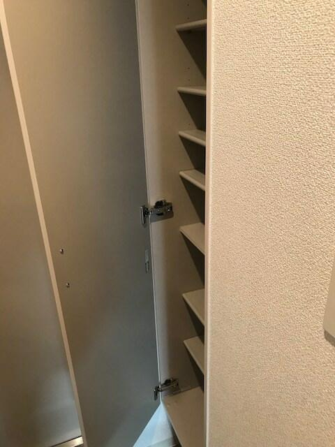 横浜市磯子区上町の賃貸マンションの収納|シューズＢＯＸ付きです！