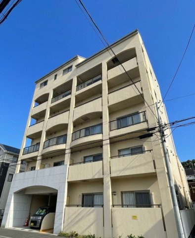横浜市磯子区上町の賃貸マンションの外観