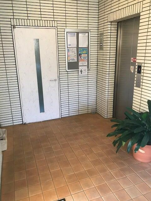 横浜市磯子区上町の賃貸マンションのロビー|エレベーター付き物件です！