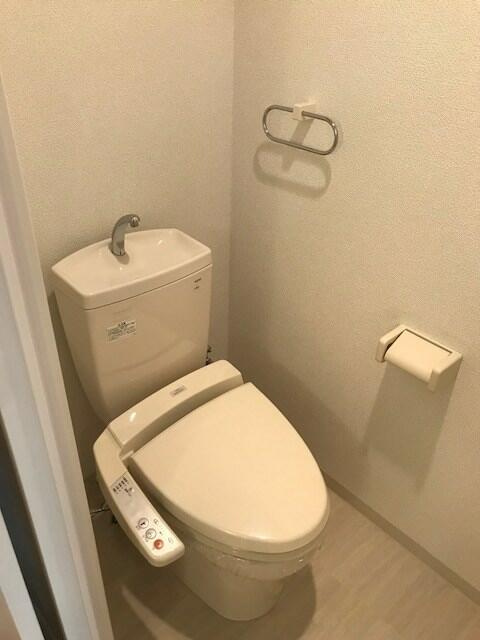 横浜市磯子区上町の賃貸マンションのトイレ|温水洗浄便座付きトイレです♪