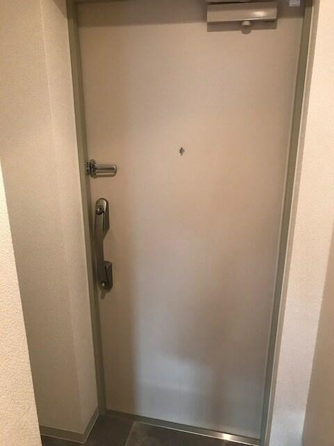 横浜市磯子区上町の賃貸マンションの玄関