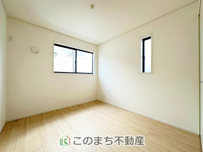 【洋室】 | CRADLEGARDEN宇都宮市宝木本町第7　1号棟 | 日当たりが良く明るい洋室です。クローゼット付きで家具の配置がしやすく居心地の良いプライベート空間を演出します。
