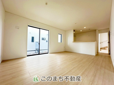 【居間・リビング】 | CRADLEGARDEN宇都宮市宝木本町第7　1号棟 | 時間のゆとりと空間、暖かな陽光がもたらす光と風を独占してください。新しい暮らしが始まります。
