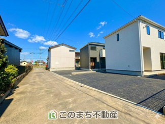 【前面道路含む現地写真】 | CRADLEGARDEN宇都宮市宝木本町第7　1号棟 | 前面道路は交通量が少なく、運転が苦手な方でも落ち着いて出し入れ出来ます☆
