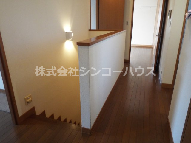 【内装】 | 久喜市松永　中古戸建 | 2階ホール部分。