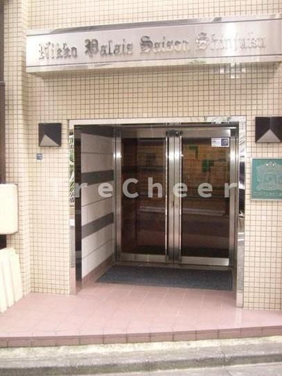 日興パレセゾン新宿のエントランス