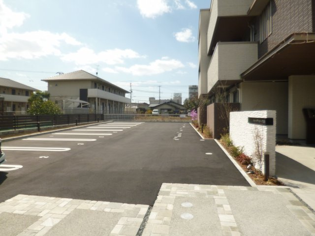 シャーメゾンステージ大島の駐車場