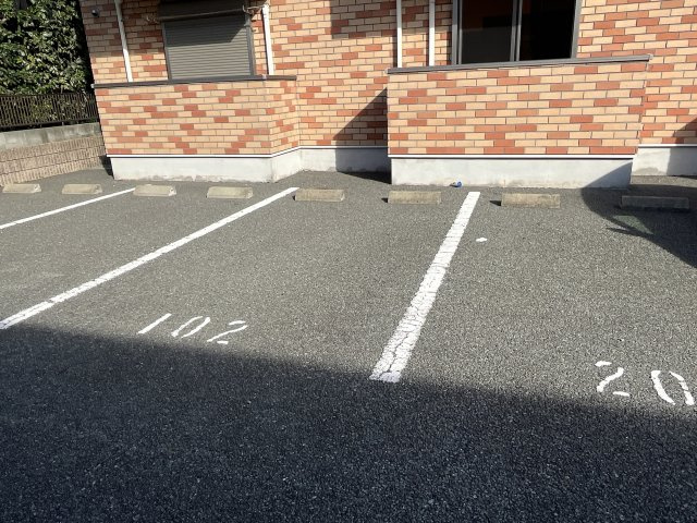 レオントポディウム　Ⅱ番館の駐車場