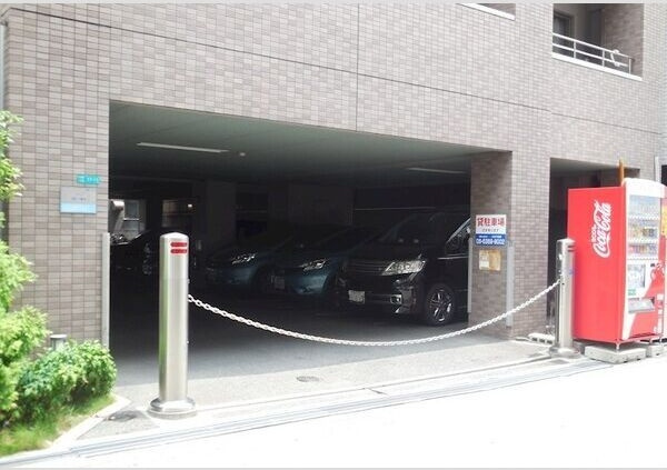 フォレストプラザIの駐車場