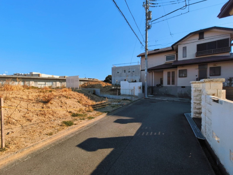 Family Resort House — 鎌倉高校前の前面道路含む現地写真
