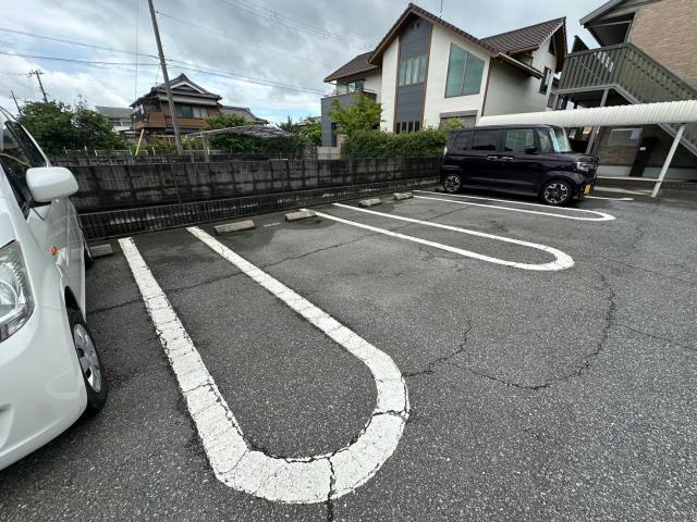 サンセジュール山水の駐車場