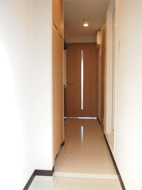 川崎市高津区久地１丁目の賃貸マンションの玄関