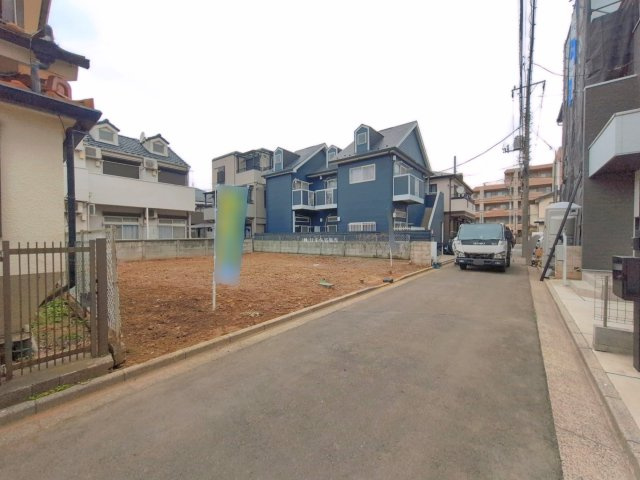 入間郡三芳町大字藤久保の売地の前面道路含む現地写真|南東側4ｍ公道