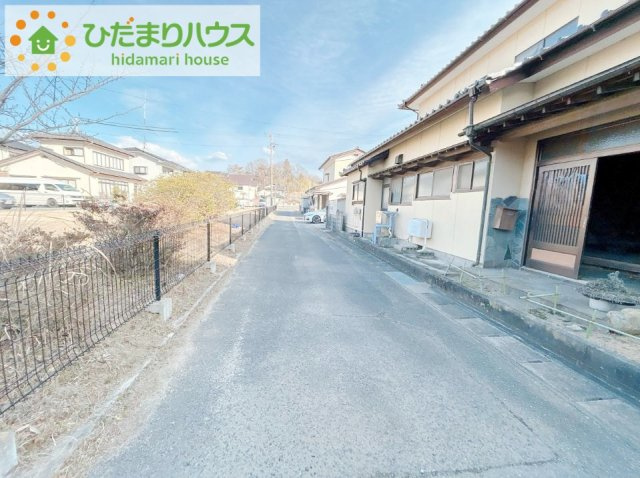 いわき市四倉町字鬼越　中古戸建　の前面道路含む現地写真