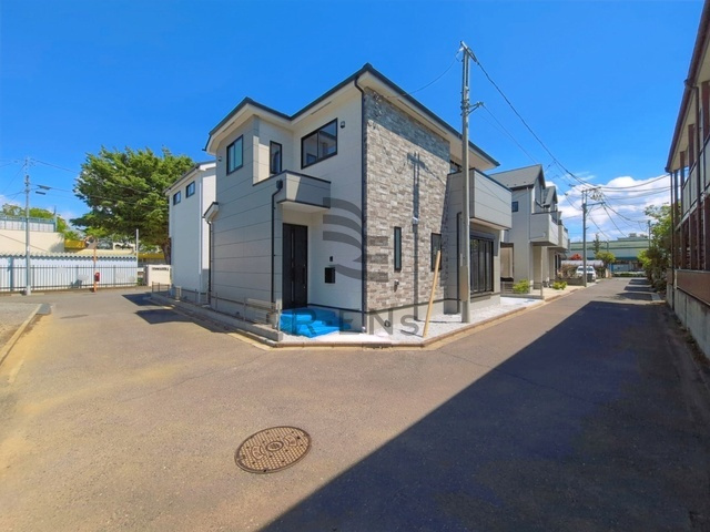 【前面道路含む現地写真】 | 西東京市西原町４丁目　新築戸建て　２号棟 | 高く青い空を感じて暮らす街並みの一角、静かな暮らしを送れます