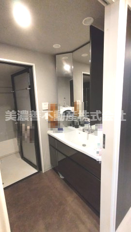 ６６５４９　ローレルコート大垣駅前の独立洗面台