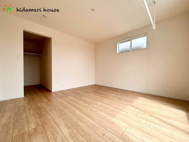 西区飯田～West　Side　Court～　　新築戸建　01の寝室|主寝室：8帖