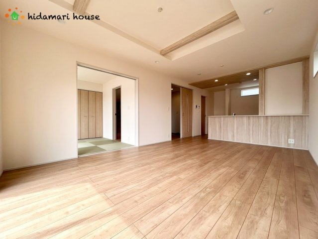 西区飯田～West　Side　Court～　　新築戸建　01の居間・リビング