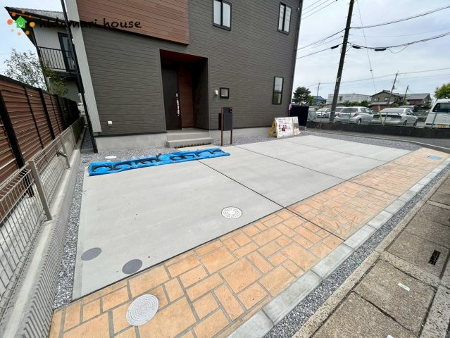 西区飯田～West　Side　Court～　　新築戸建　01の駐車場