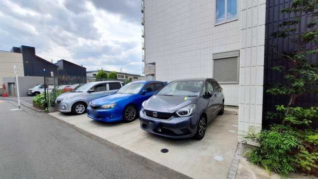 Maison Anesis Ⅲの駐車場