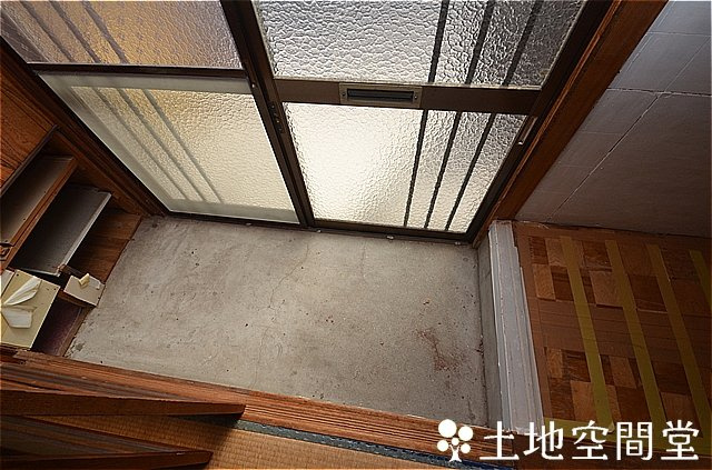 中間市中央１丁目のテラスの玄関