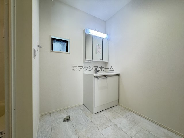 所沢市向陽町・全3棟　新築一戸建　1号棟　～オール電化～の独立洗面台|シャンプードレッサー付洗面化粧台