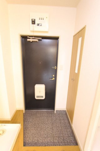 AMENITY中央の玄関