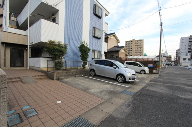 AMENITY中央の駐車場