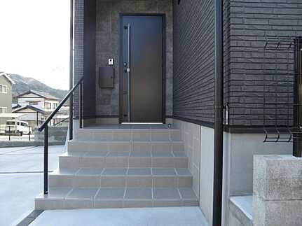 安佐北区亀崎４丁目の玄関