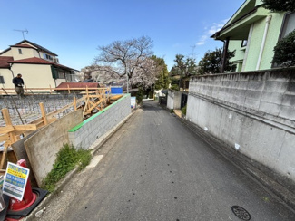【前面道路含む現地写真】