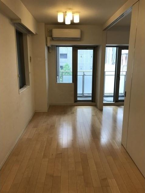 グランアビテ四谷三丁目ステーションフロントの居間・リビング|2面採光