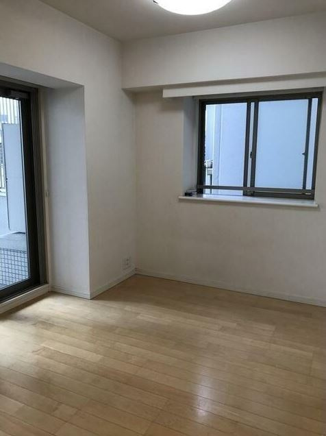 グランアビテ四谷三丁目ステーションフロントの寝室|出窓あります