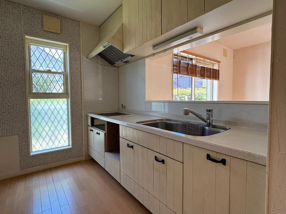 神戸市垂水区北舞子　中古一戸建てのキッチン