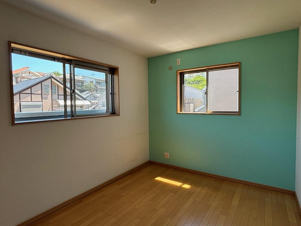 神戸市垂水区北舞子　中古一戸建ての洋室