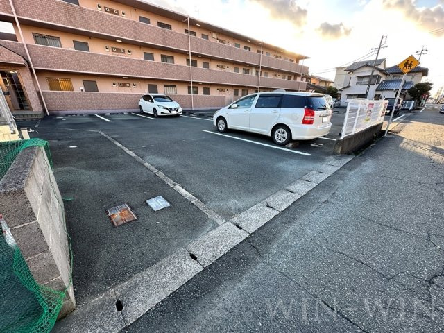 エバードリームの駐車場