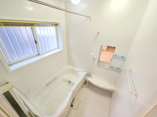 羽村市羽加美3丁目　中古戸建の浴室