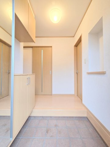 羽村市羽加美3丁目　中古戸建の玄関