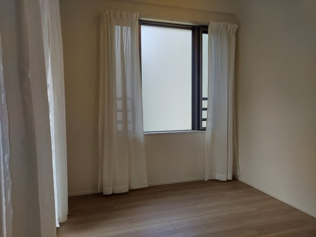 リーデンススクエア宝塚リバージュの洋室|洋室約5帖