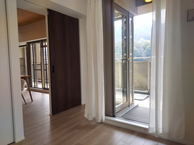 リーデンススクエア宝塚リバージュの洋室|洋室約5帖