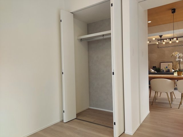 リーデンススクエア宝塚リバージュの洋室|洋室約5帖