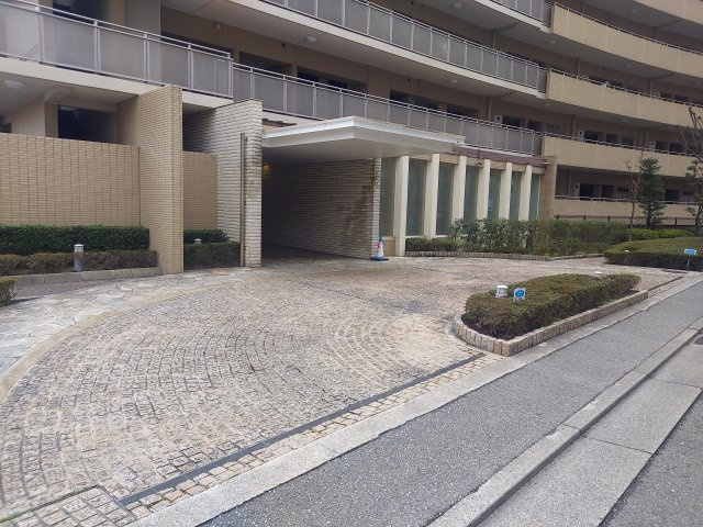 リーデンススクエア宝塚リバージュのエントランス