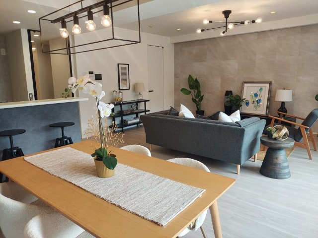 リーデンススクエア宝塚リバージュの居間・リビング