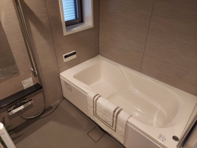 リーデンススクエア宝塚リバージュの浴室|浴室乾燥機付き　窓有