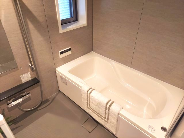 リーデンススクエア宝塚リバージュの浴室|浴室乾燥機付き　窓有